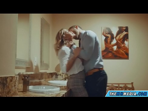 ❤️ Kapag ang isang busty blonde seduces sa isang pampublikong banyo ️❌ Fuck video sa porn tl.com-fullporner.ru ❤